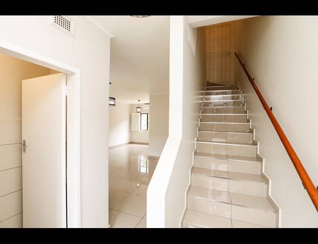 2 BEDROOM TOWNHOUSE FOR SALE IN ESSENWOOD